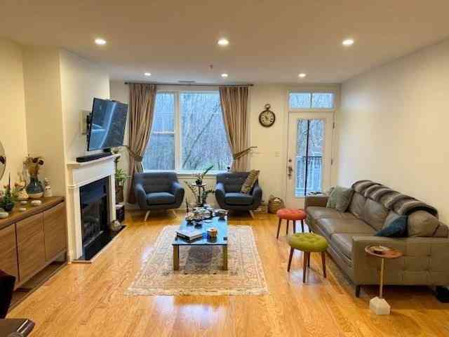 Condo For Rent - 2 Inwood Dr #2010<br/> Woburn, MA 01801