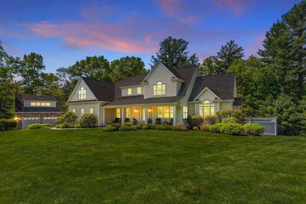Homes For Sale - 39 Opal Cir<br/> Franklin, MA 02038