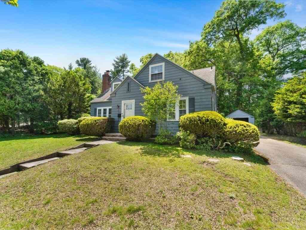 Homes For Sale - 10 Park Lane<br/> Walpole, MA 02032
