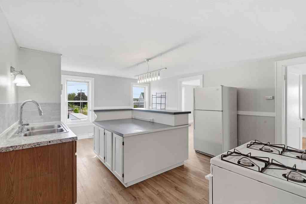 Apartment For Rent - 293 Clemente #3R<br/> Holyoke, MA 01040