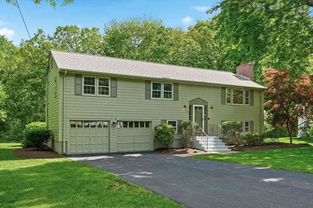 Homes For Sale - 7 Blueberry Circle<br/> Framingham, MA 01701