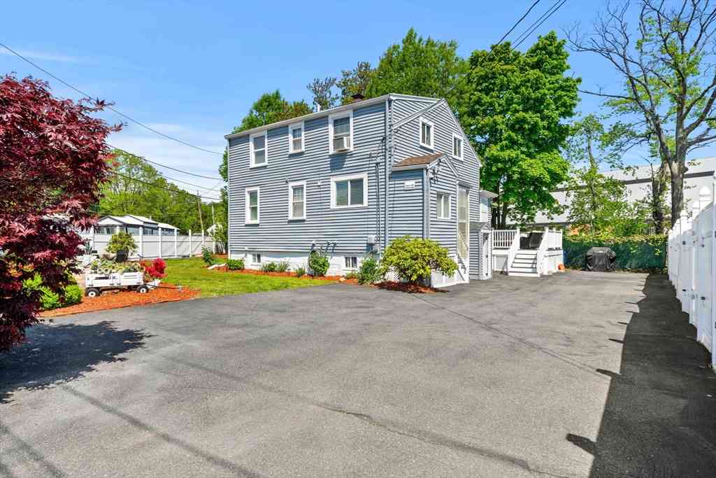 Homes For Sale - 47 Leonardo Ave<br/> Middlesex County, Malden, MA 02148