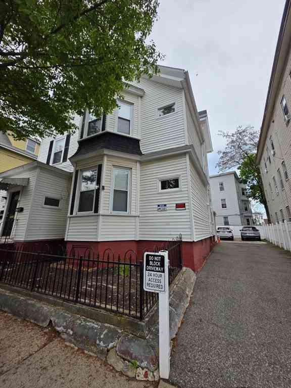 Multifamily For Rent - 9 Hamilton Ave<br/> Lynn, MA 01902
