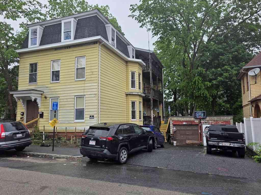 Multifamily For Rent - 4 Home St<br/> Worcester, MA 01609