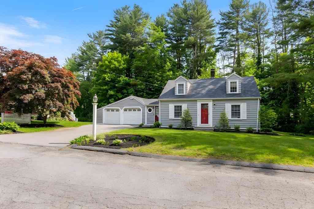 Homes For Sale - 10 Forrest Rd<br/> Walpole, MA 02081