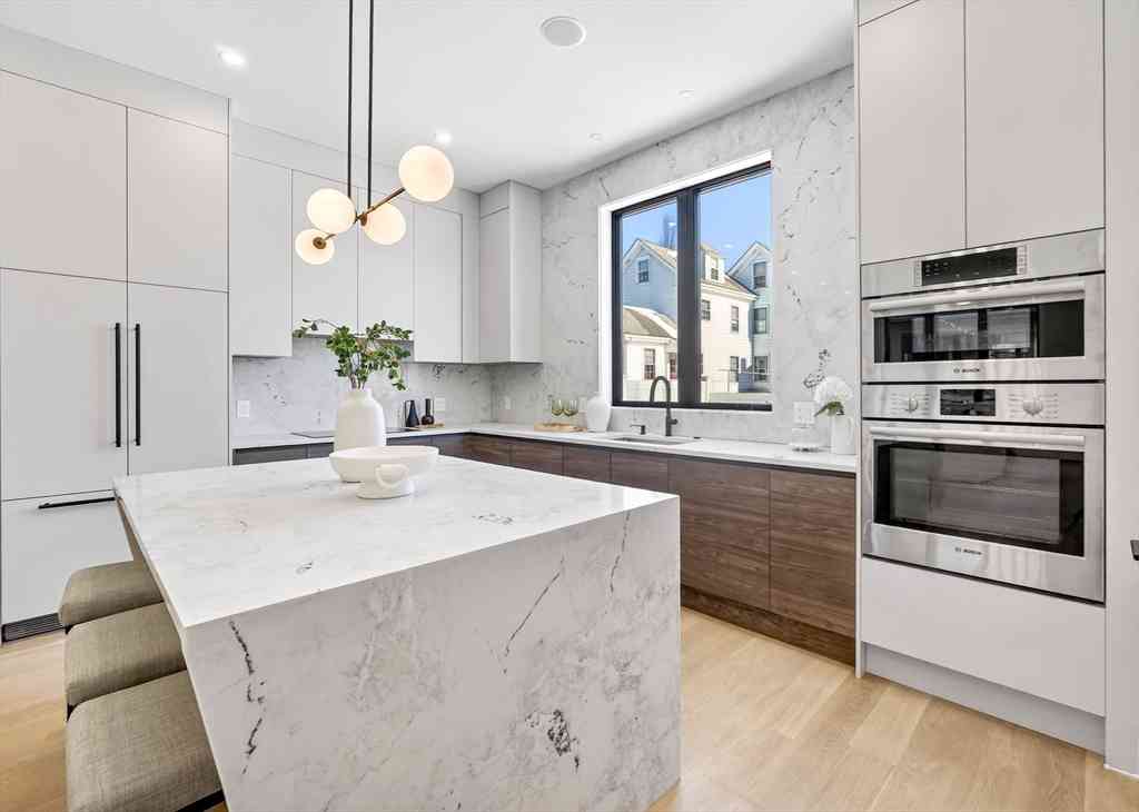 Condo For Sale - 10 Pennsylvania Ave #10<br/> Newton, MA 02464