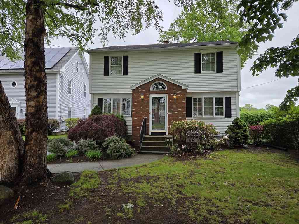 Homes For Rent - 1451-1453 Carew St<br/> Springfield, MA 01104