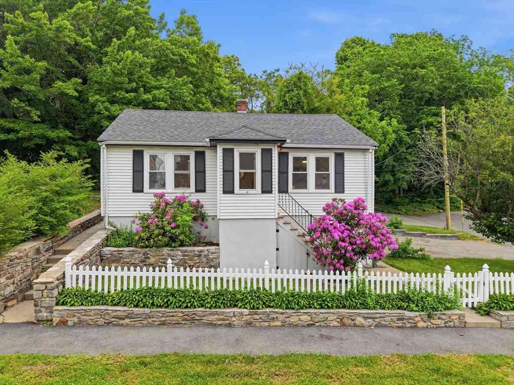 Homes For Sale - 41 Bridgeport St<br/> Worcester, MA 01604