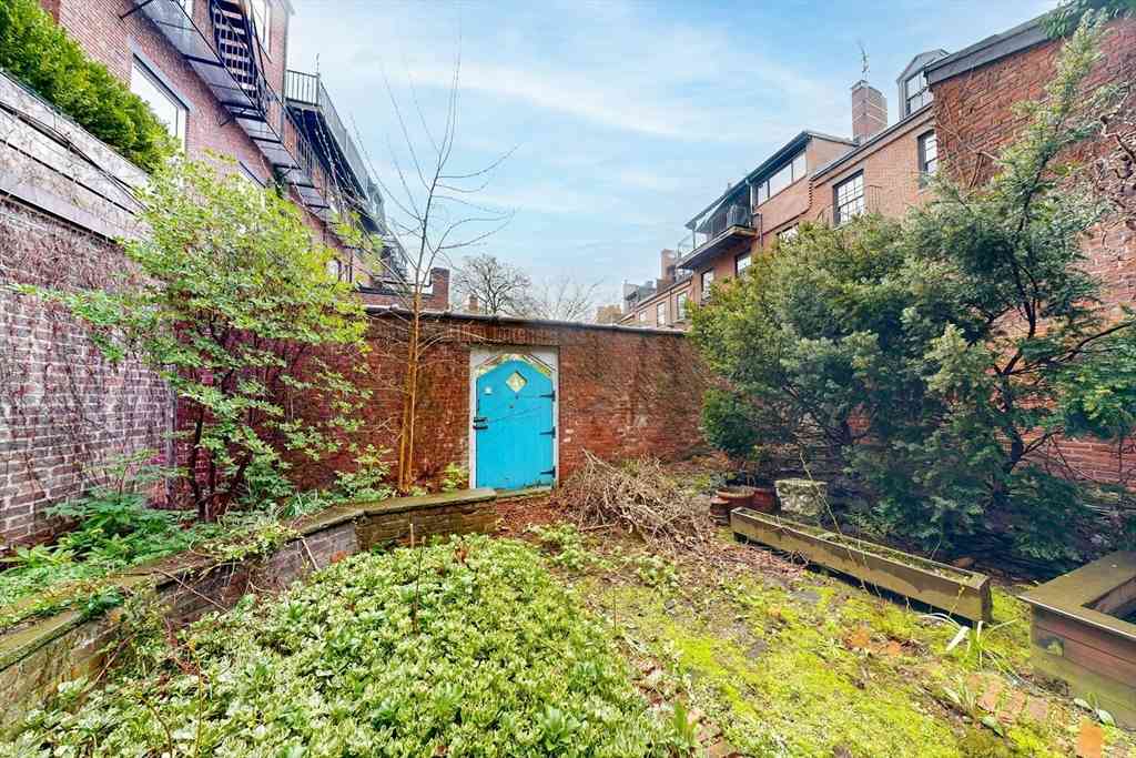 Condo For Sale - 37 Mt Vernon St #1<br/> Boston, MA 02108