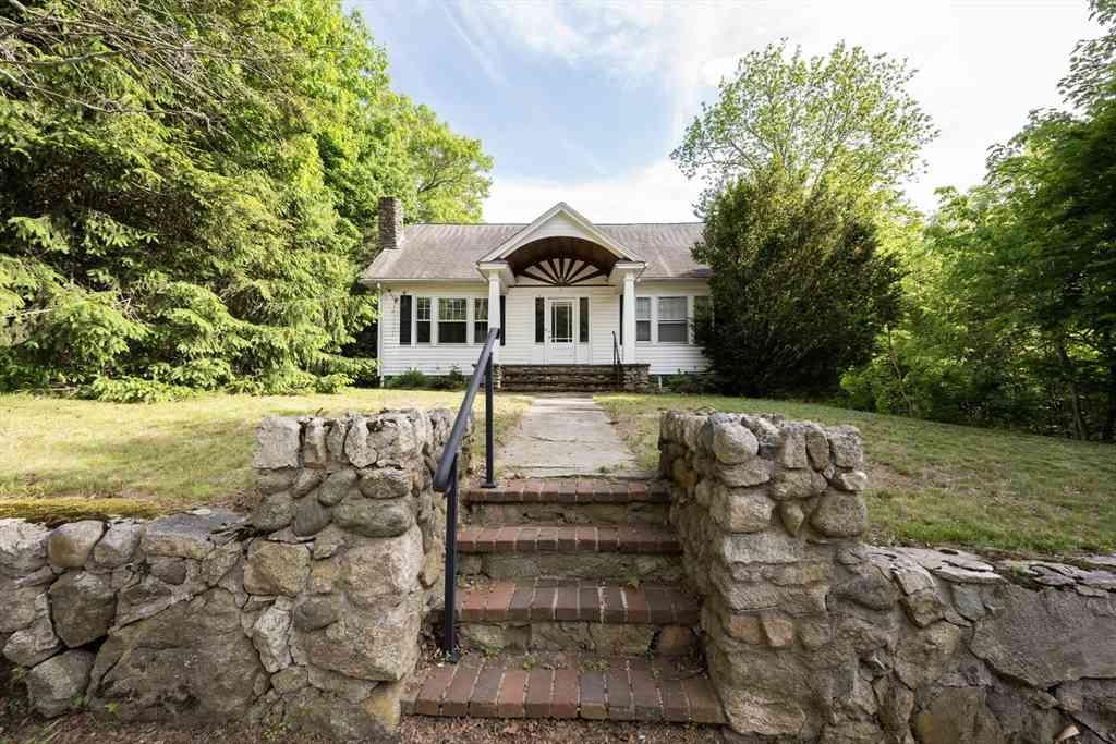 Homes For Sale - 25 Milford St<br/> Norfolk County, Medway, MA 02053