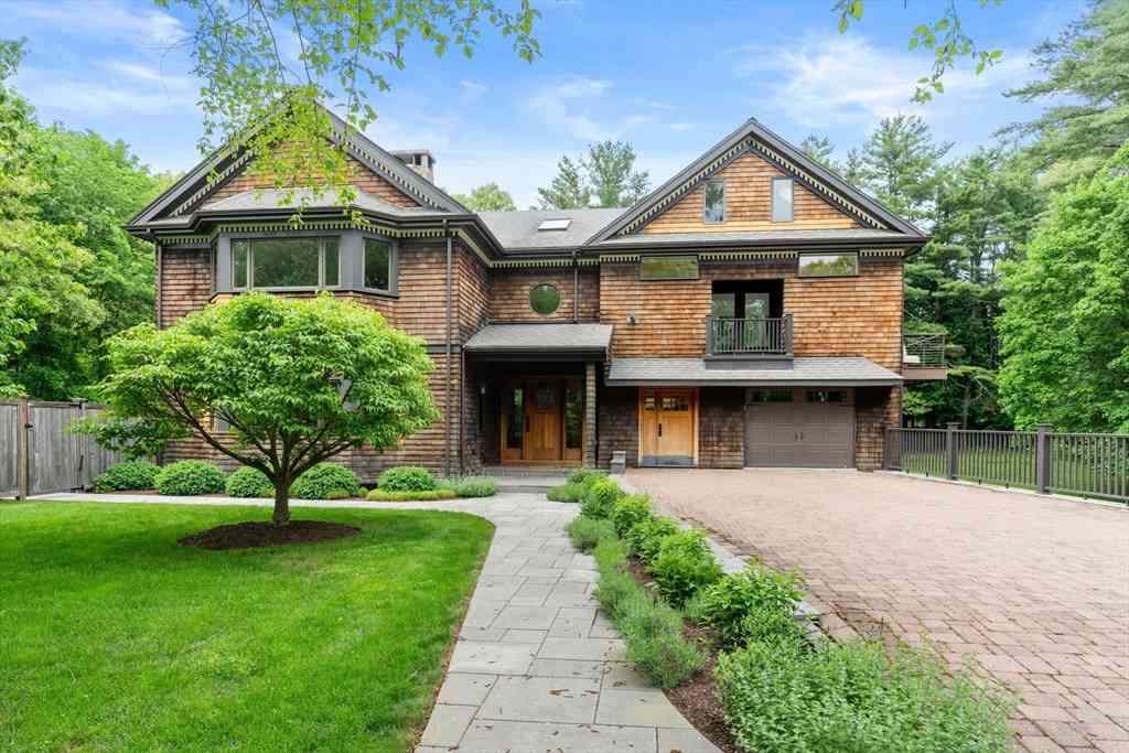 Homes For Sale - 11 Haven Street<br/> Dover, MA 02030