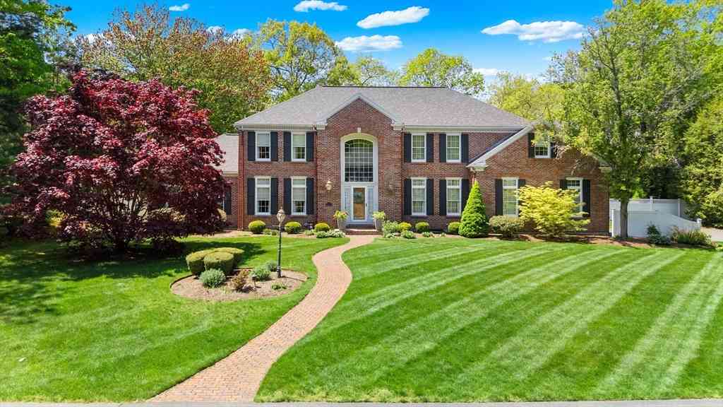Homes For Sale - 3 Stafford Rd<br/> Essex County, Lynnfield, MA 01940