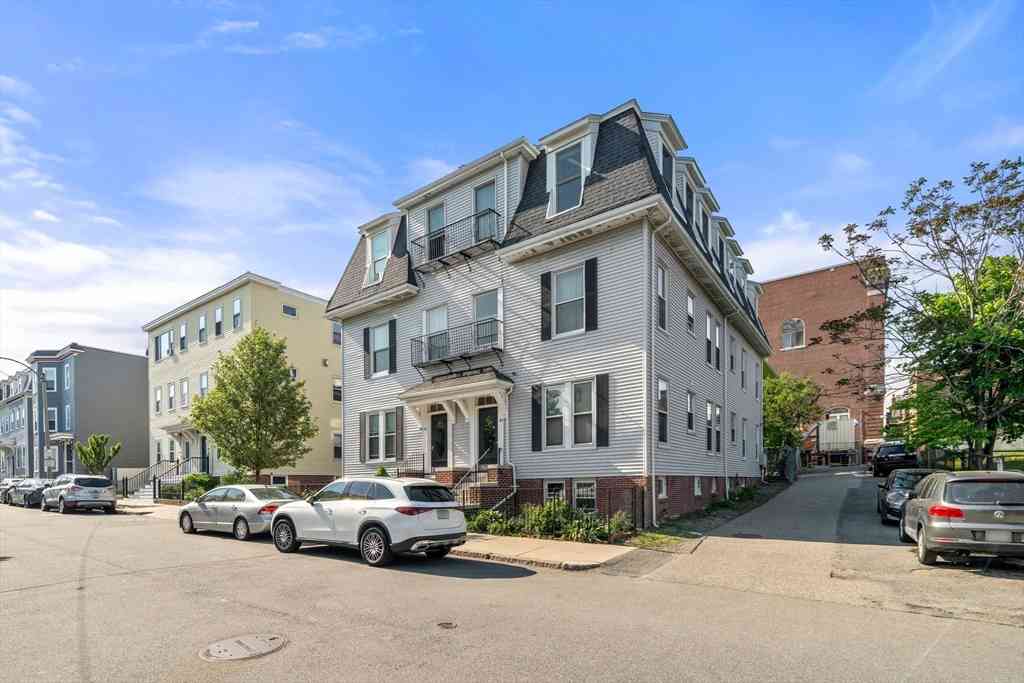 Condo For Sale - 554 E 4th St #1B<br/> Boston, MA 02127