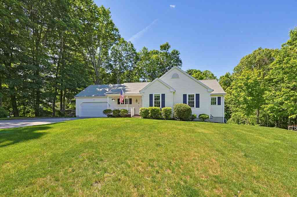 Homes For Sale - 8 Maple Street<br/> Worcester County, Southborough, MA 01745