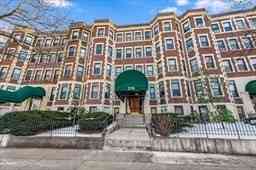 Condo For Sale - 378 Riverway #THREE<br/> Boston, MA 02115