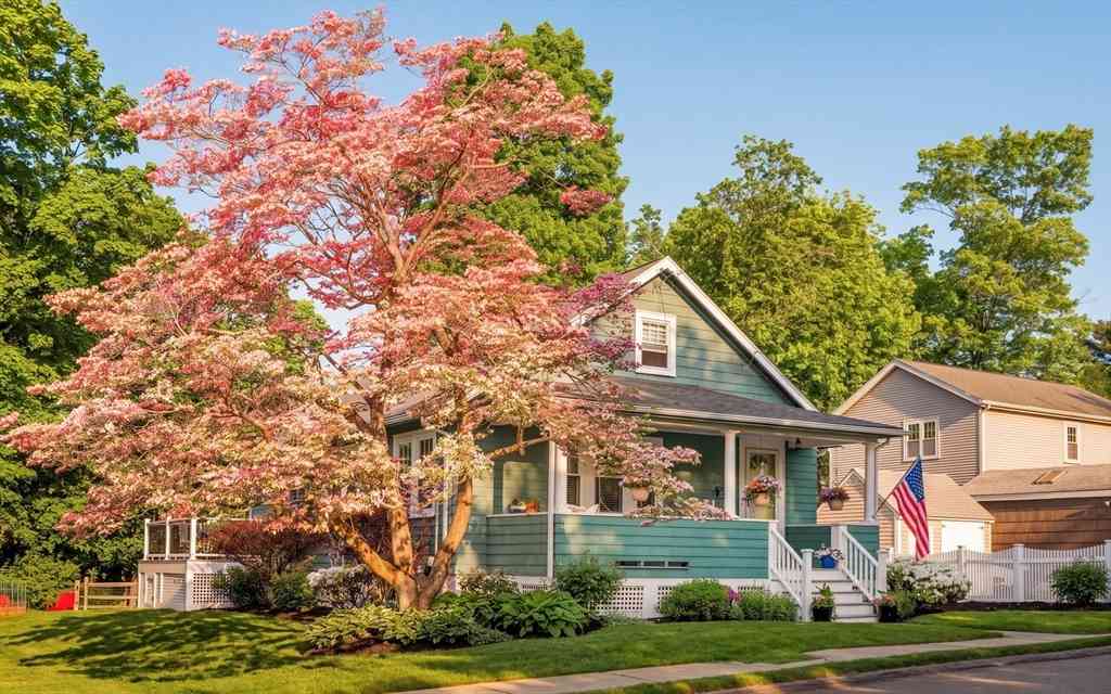 Homes For Sale - 54 Endicott Rd<br/> Stoneham, MA 02180
