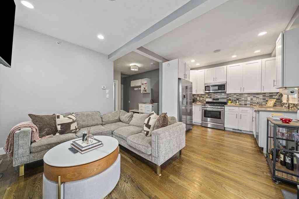 Condo For Sale - 149 G St #1<br/> Boston, MA 02127