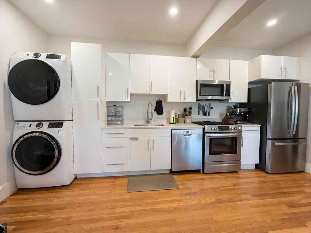 Apartment For Rent - 289 Walnut Stoughton #1<br/> Stoughton, MA 02072