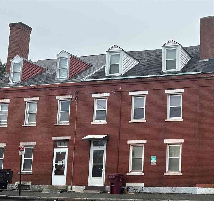 Homes For Rent - 129 Cabot St #3<br/> Lowell, MA 01854