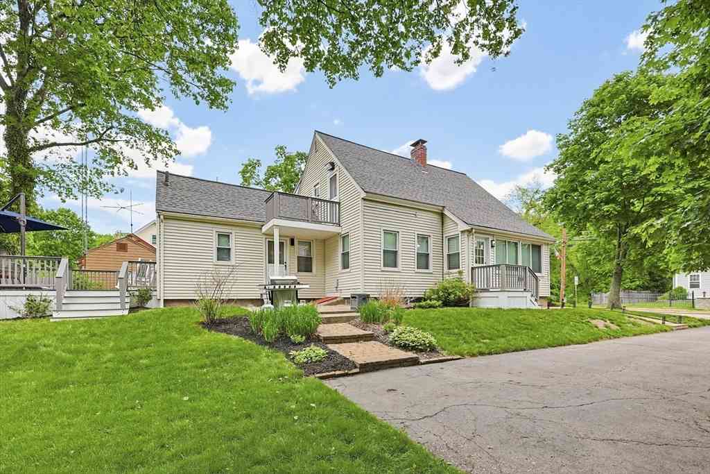 Homes For Sale - 266 N Franklin St<br/> Norfolk County, Holbrook, MA 02343