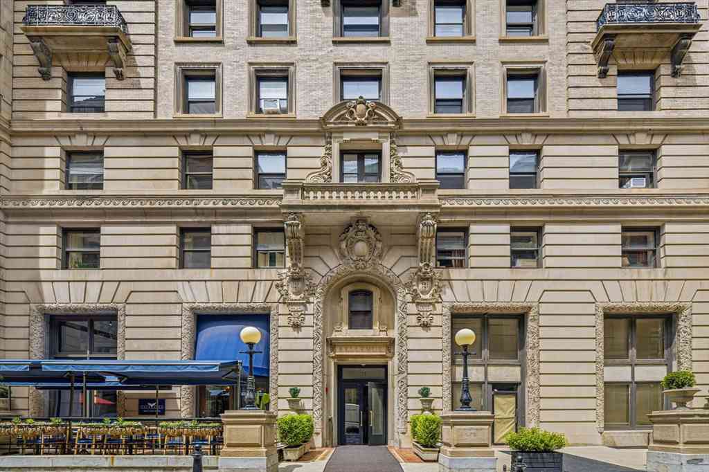 Condo For Sale - 21 Beacon St #4G<br/> Boston, MA 02108