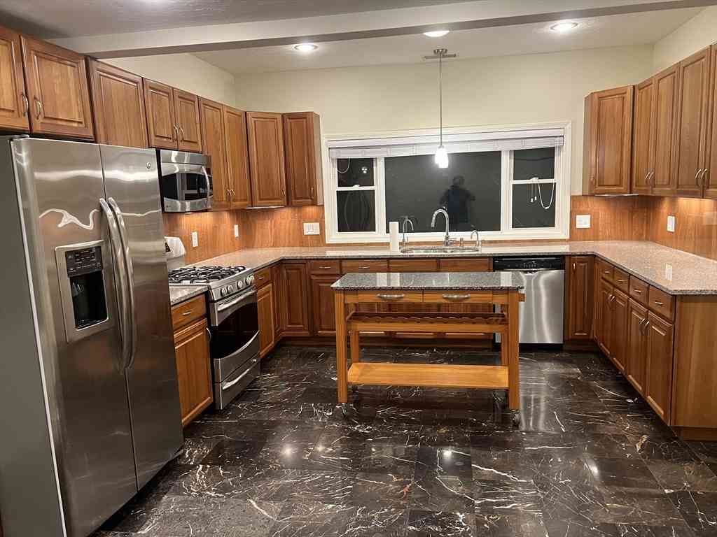 Condo For Sale - 194 Auburn Street #2<br/> Newton, MA 02466