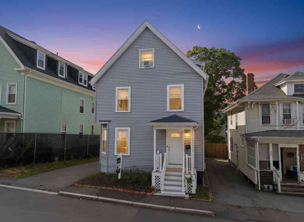 Multifamily For Rent - 16 Crescent St<br/> Lynn, MA 01902