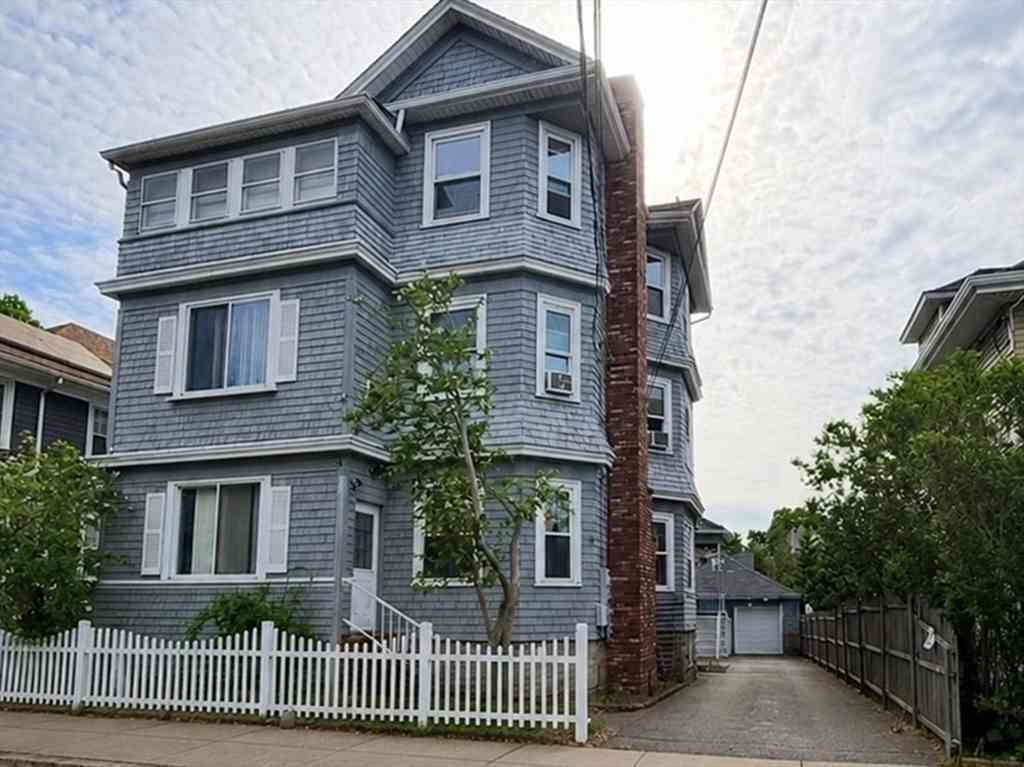 Multifamily For Rent - 37 Shawmut St<br/> Fall River, MA 02720