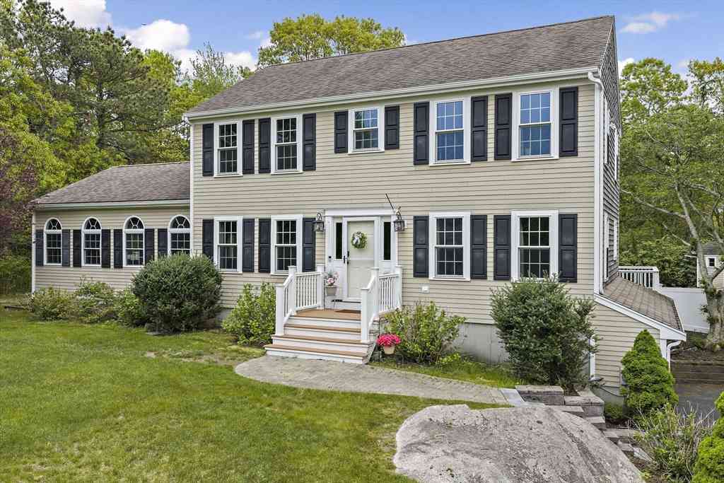 Homes For Sale - 101 Barnfield Dr<br/> Plymouth, MA 02360