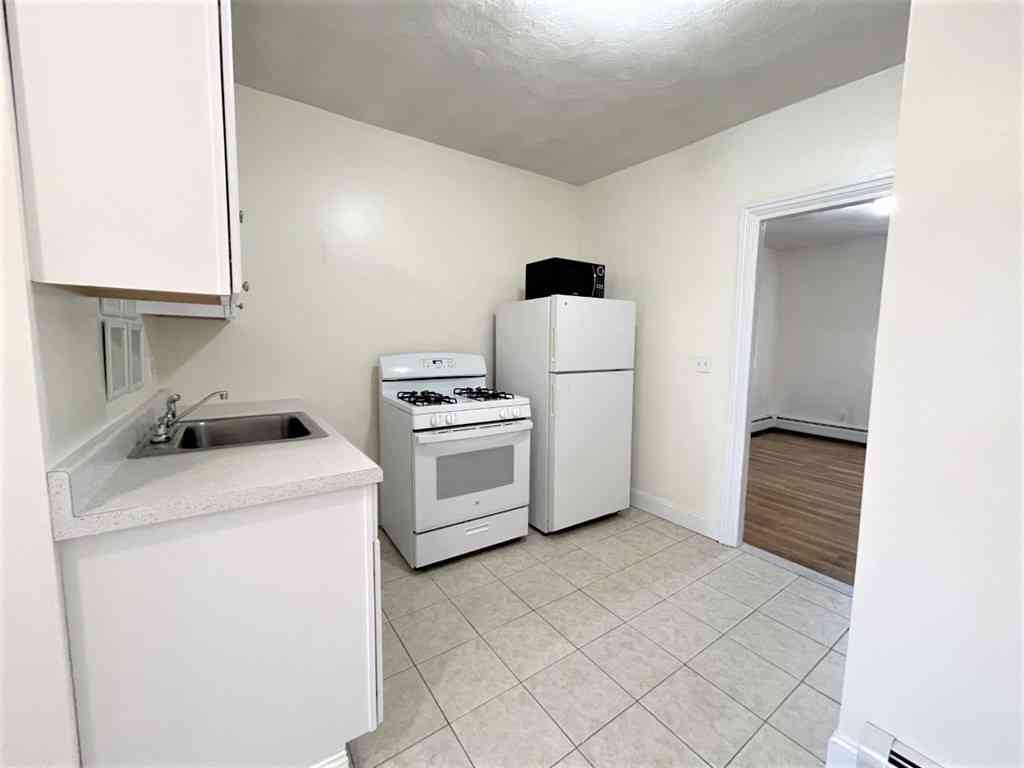 Apartment For Rent - 3 Cedar Sq #3<br/> Cambridge, MA 02140