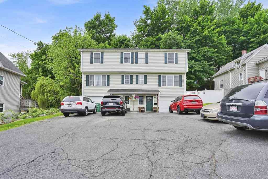 Multifamily For Rent - 264 E Main St<br/> Chicopee, MA 01020