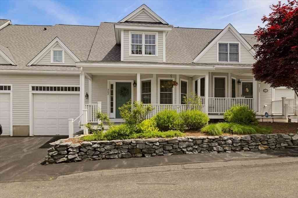 Condo For Sale - 10 Charnstaff Ln #202<br/> Billerica, MA 01821