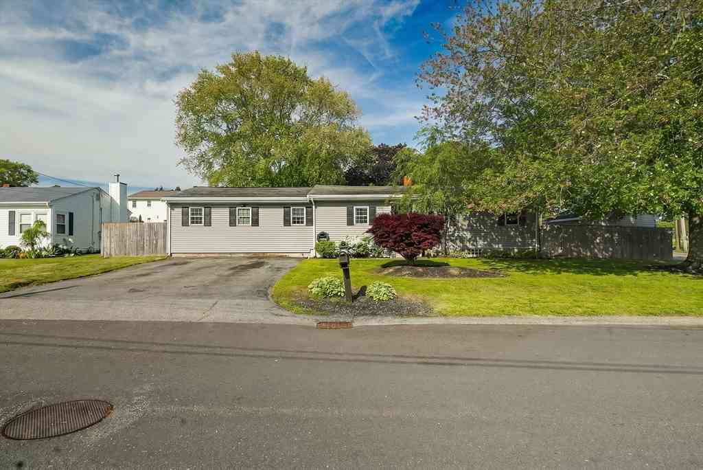 Homes For Sale - 1 Eric Rd<br/> Dartmouth, MA 02747