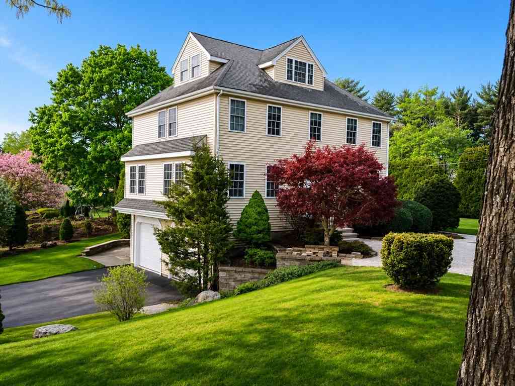 Homes For Sale - 100 Lakeview Ave<br/> Bristol County, Mansfield, MA 02048
