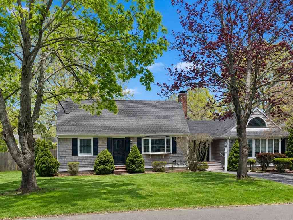 Homes For Sale - 27 Sandpiper Circle<br/> Barnstable County, Falmouth, MA 02536