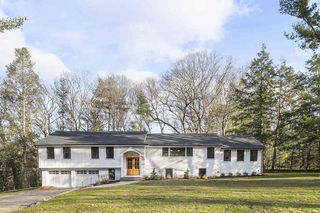 Homes For Rent - 44 Sherburn Cir<br/> Weston, MA 02493