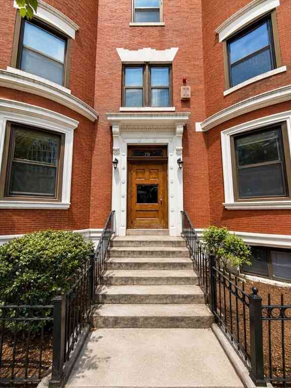 Condo For Sale - 79 Gainsborough St #204<br/> Boston, MA 02115