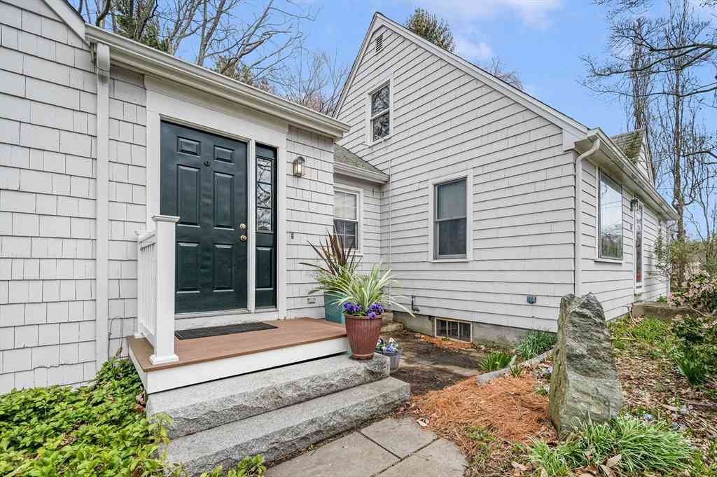 Homes For Sale - 210 Pleasant St<br/> Seekonk, MA 02771