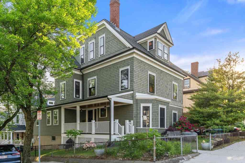 Homes For Sale - 172 Summer St<br/> Middlesex County, Somerville, MA 02143