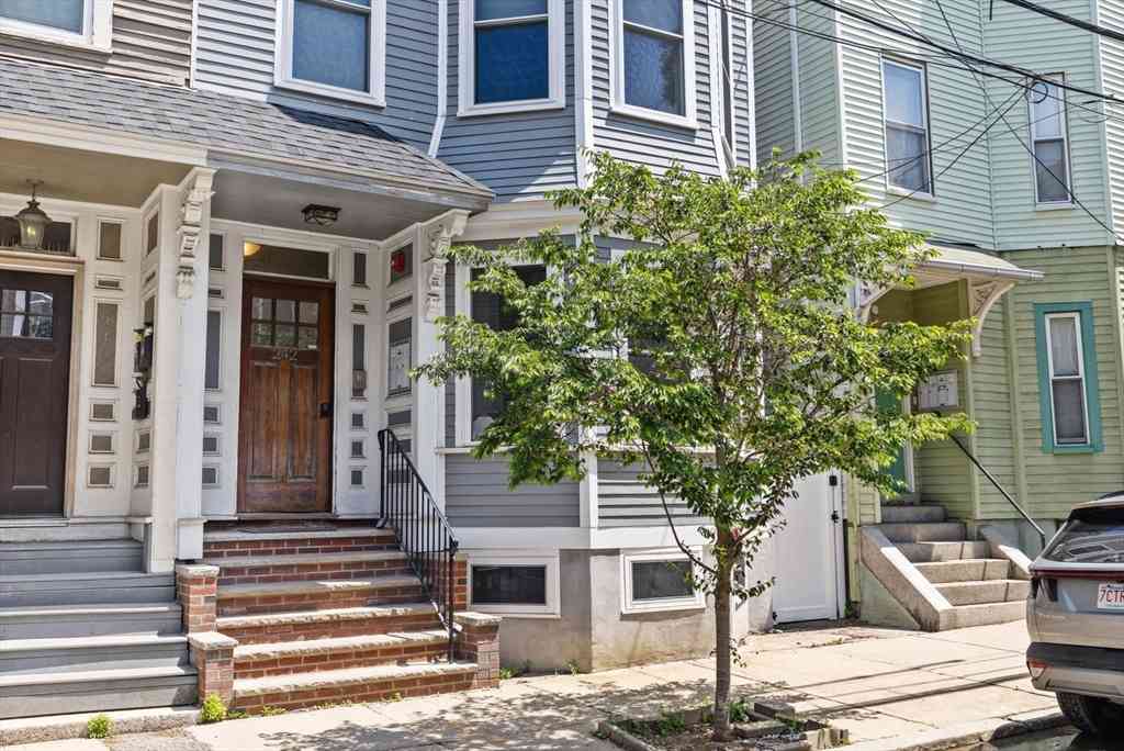 Condo For Sale - 242 W 5th St #1<br/> Boston, MA 02127
