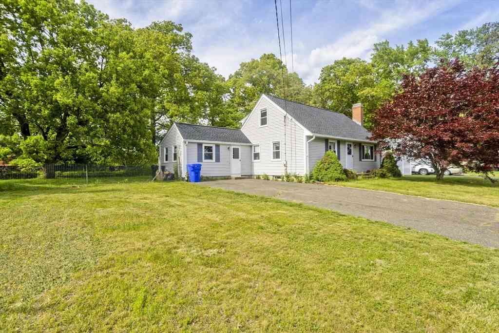 Homes For Sale - 93 Moss Rd<br/> Springfield, MA 01119