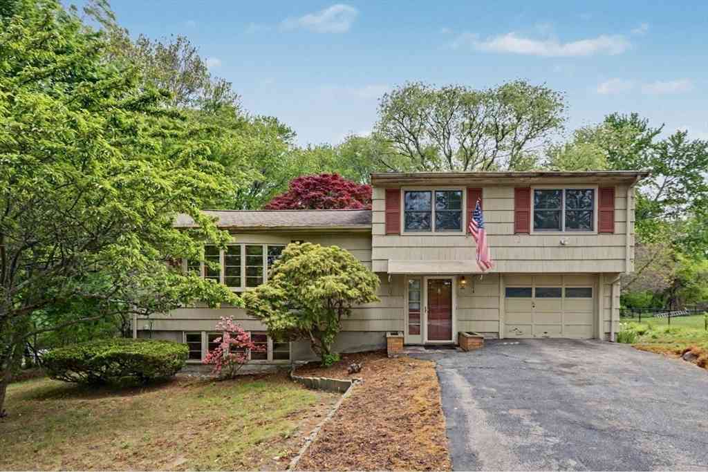 Homes For Sale - 26 Arlington Road<br/> Middlesex County, Burlington, MA 01803