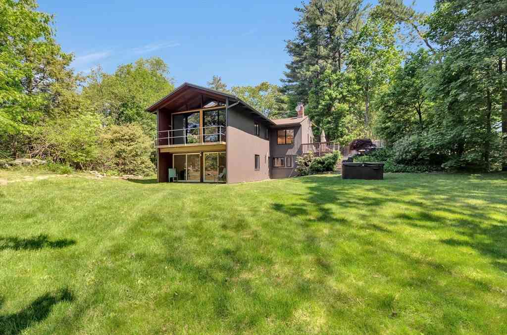 Homes For Sale - 552 Concord Ave<br/> Lexington, MA 02421