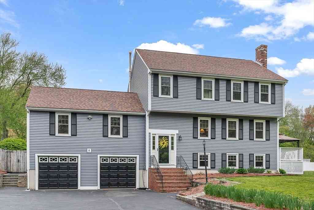 Homes For Sale - 121 Mylod St<br/> Walpole, MA 02081