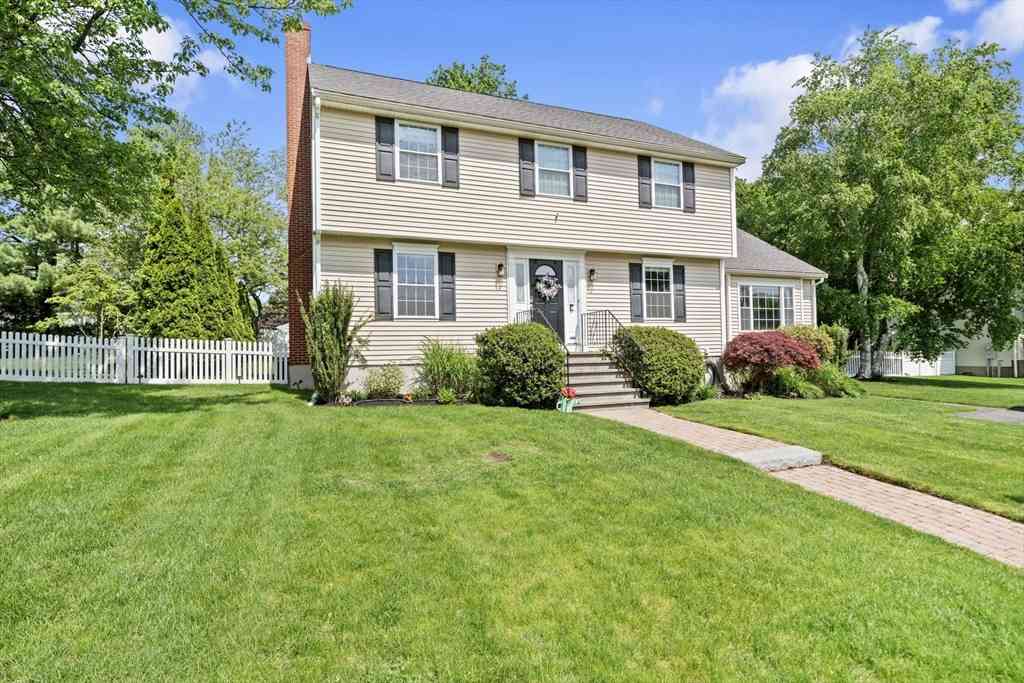 Homes For Rent - 6 Burlwood Ln<br/> Woburn, MA 01801