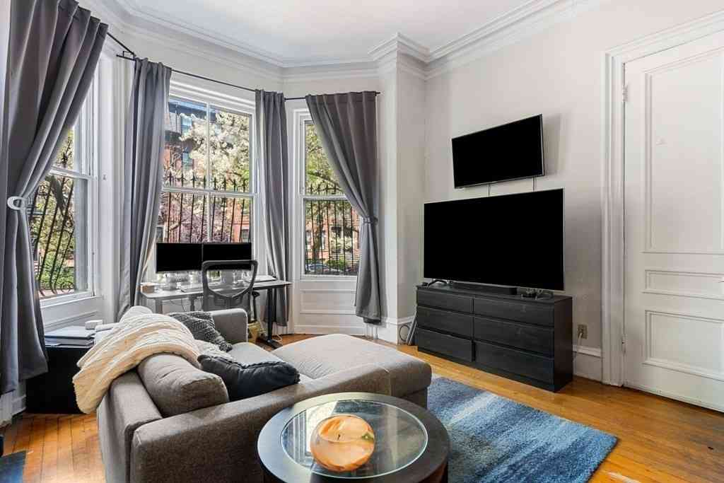 Apartment For Rent - 296 Marlborough St #2<br/> Boston, MA 02116