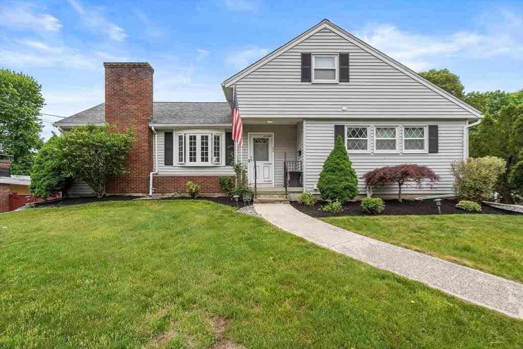 Homes For Sale - 32 Oak St<br/> Middlesex County, Stoneham, MA 02180