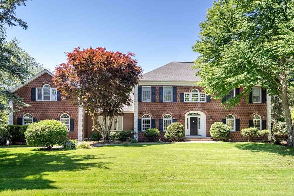 Homes For Sale - 34 Solomon Pierce<br/> Lexington, MA 02420