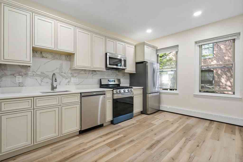 Apartment For Rent - 122 Union Park Street #3<br/> Boston, MA 02118