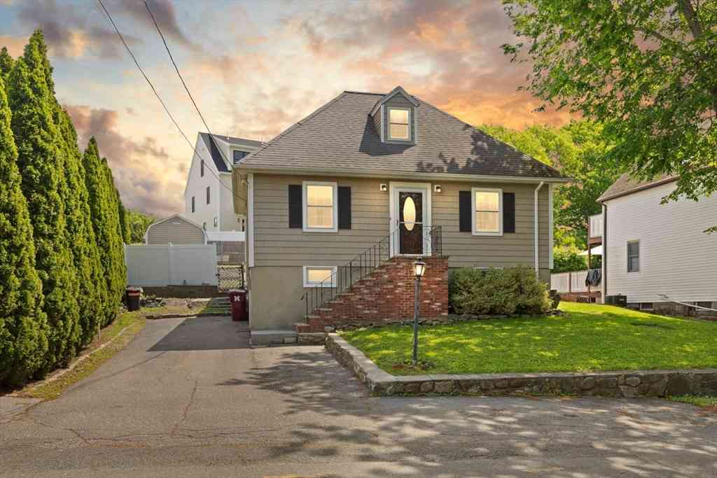 Homes For Sale - 33 Ledge Street<br/> Melrose, MA 02176